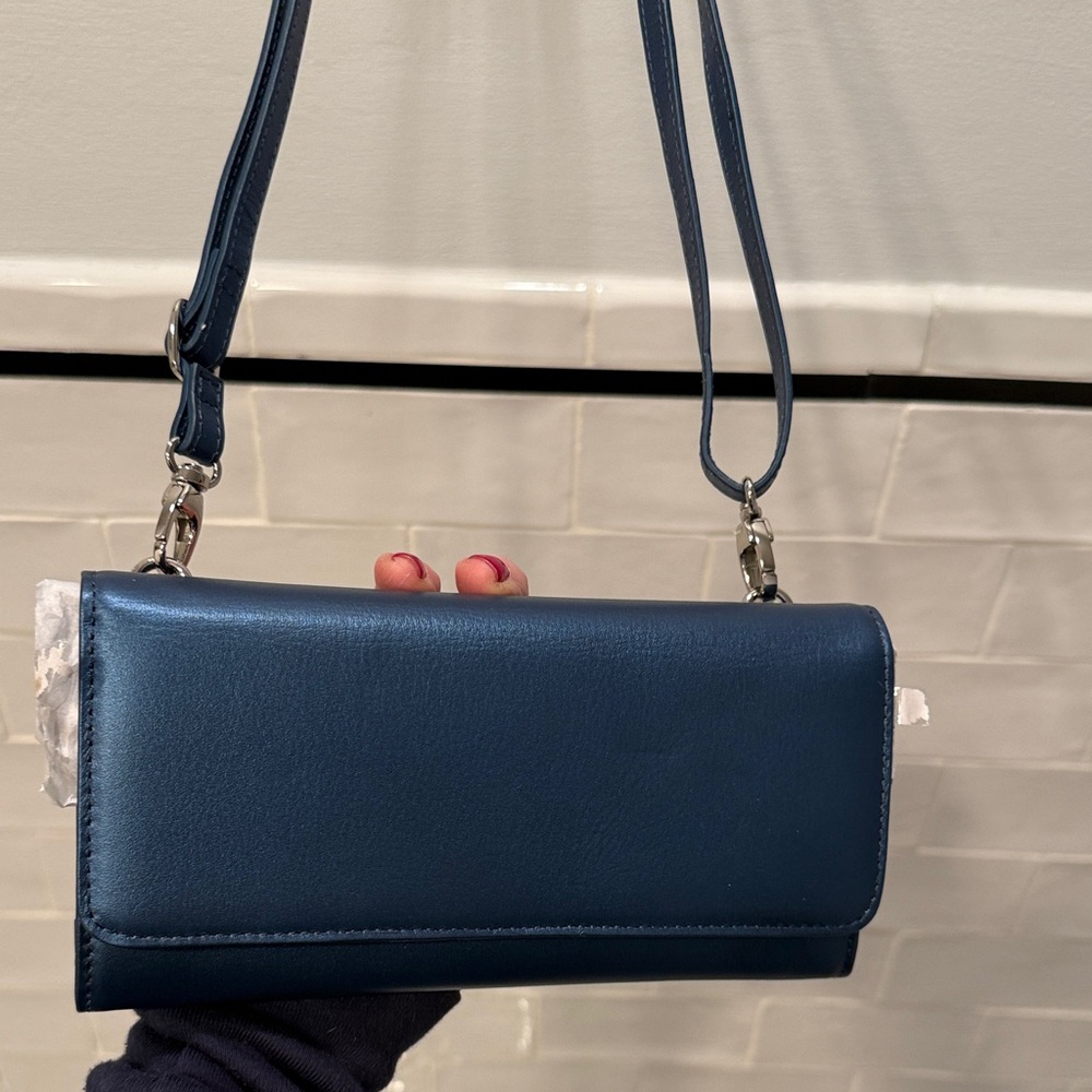 Levenger wallet crossbody in Silver Gift Box with Ribbon